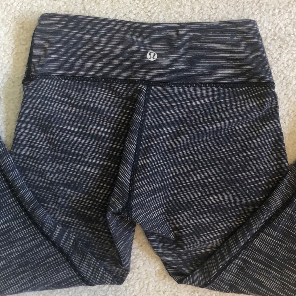 black and grey Lulu cropped leggings
